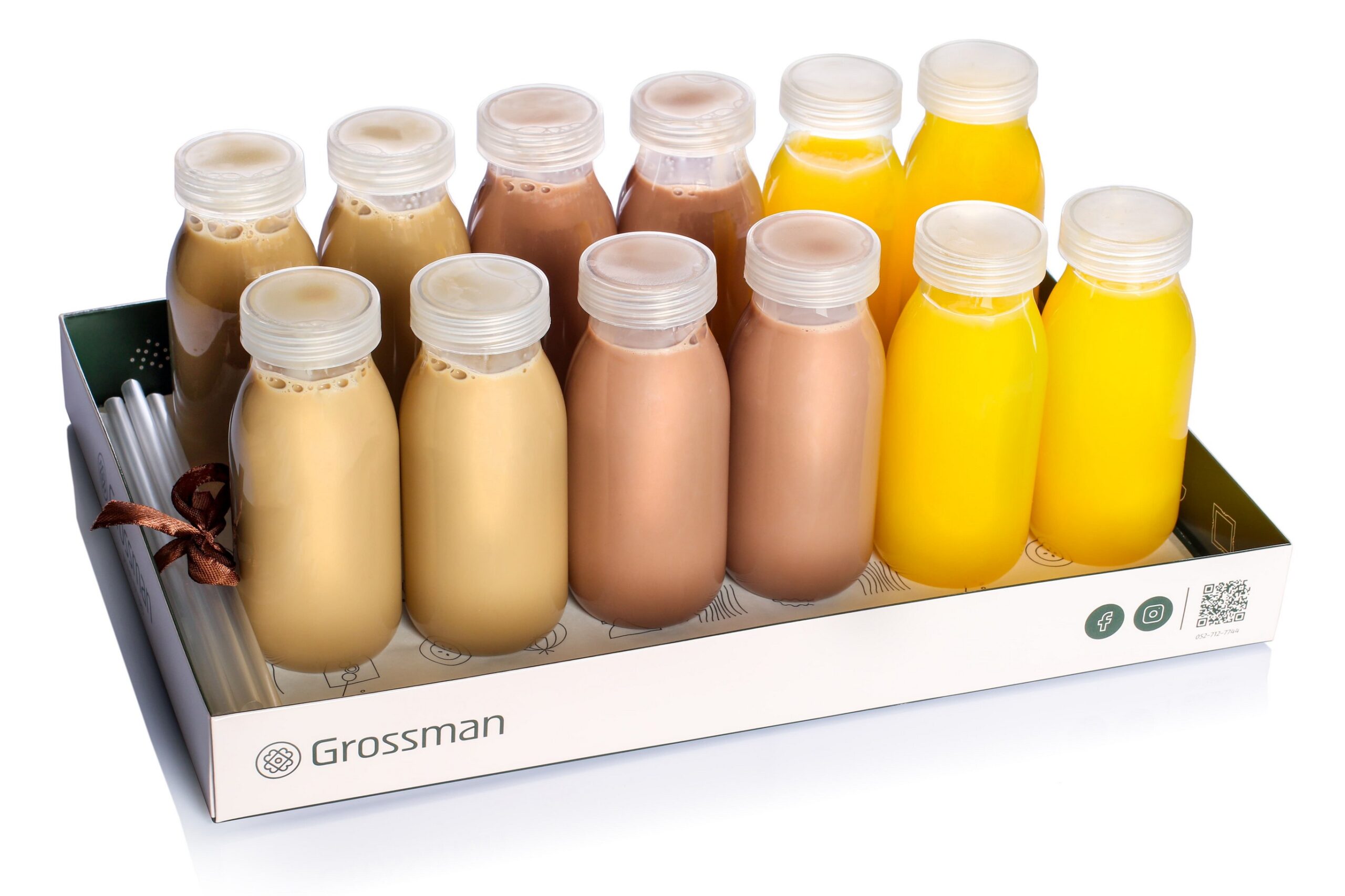 בקבוקי שתייה אישיים במגש