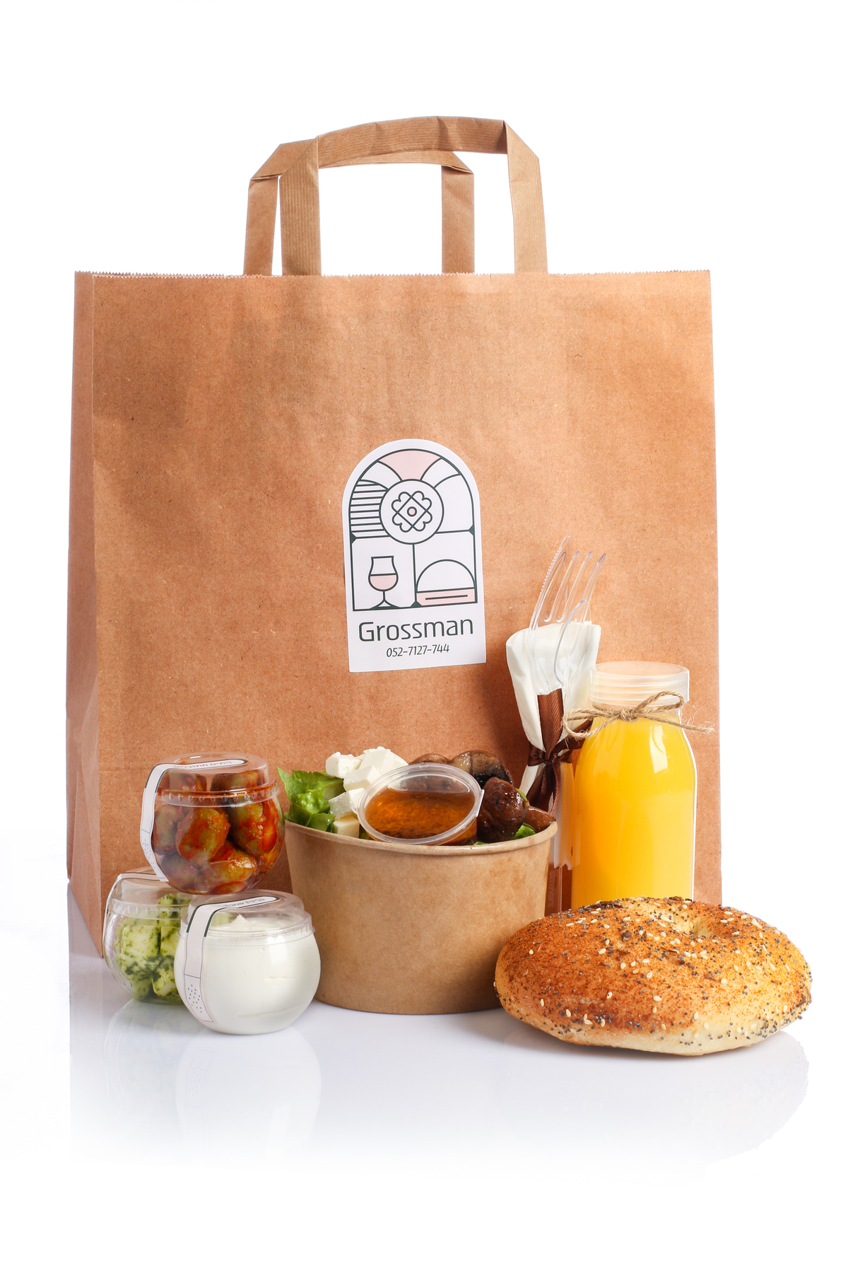 ארוחה בשקית - שקית נייר לצדו בייגל, בקבוק מיץ, קופסת סלט אישי, 3 מתבלים